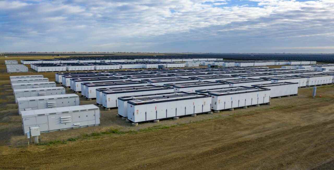 Advantages of Solar Battery Storage for Solar Installers: Increased Revenue and Competitive Edge
