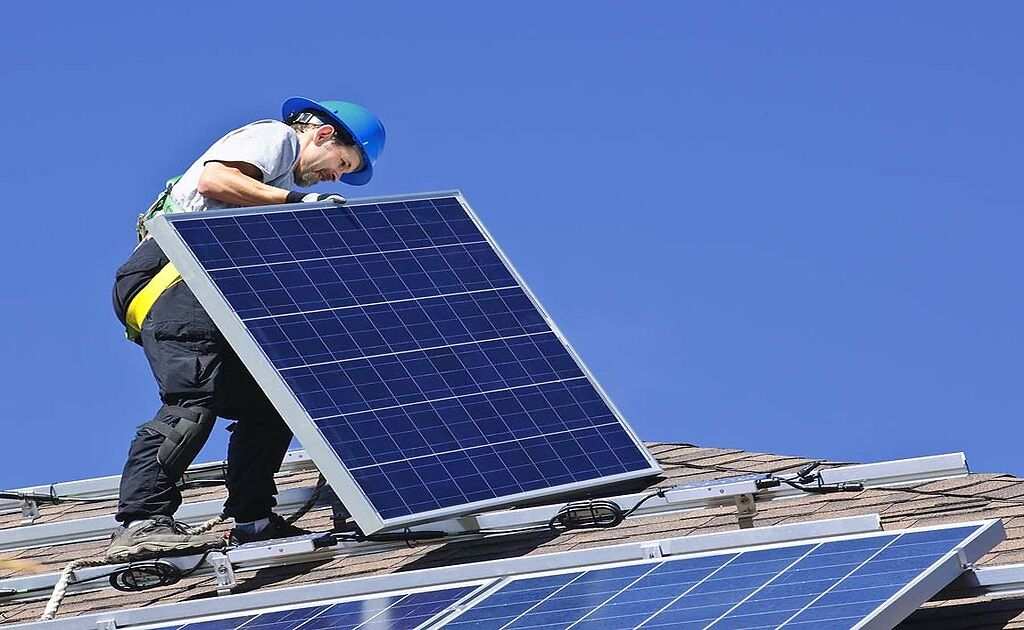 What Are The Risks Of Solar Panels On Roofs