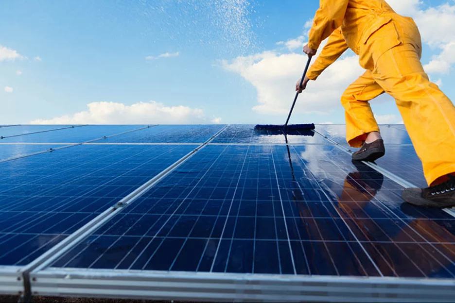 Top 4 Solar Panel Cleaning Tips