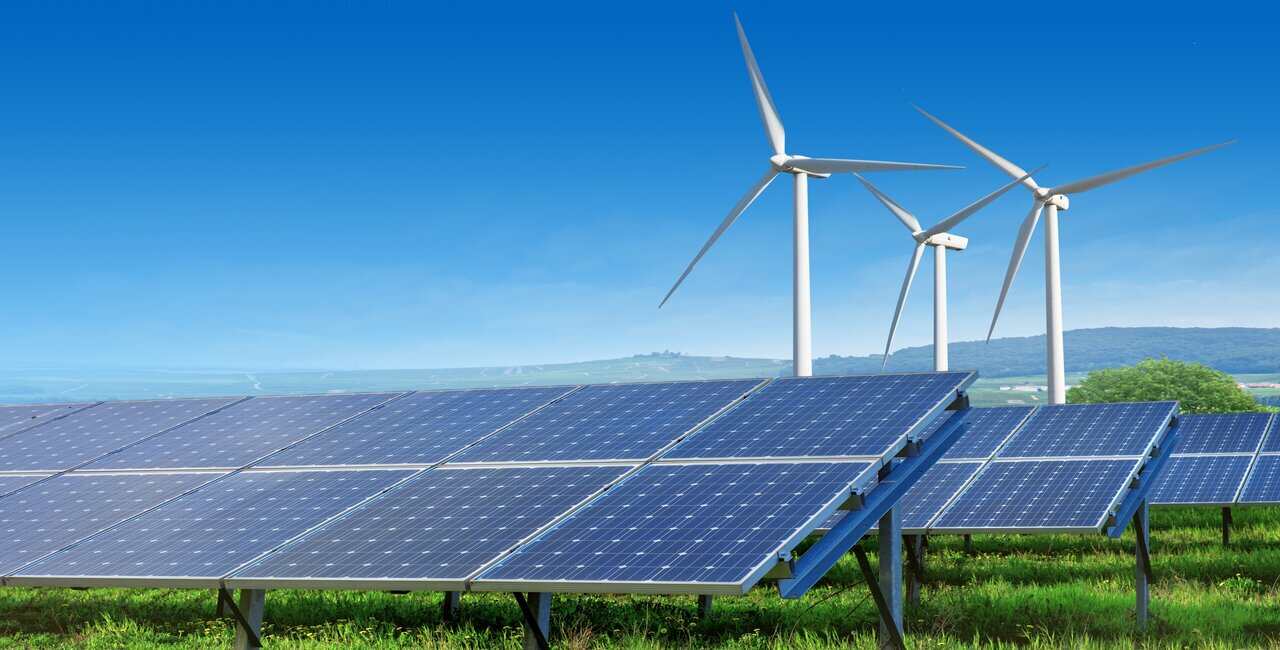 Hybrid Renewable Energy Systems: Combining Wind, Solar, and Battery Storage